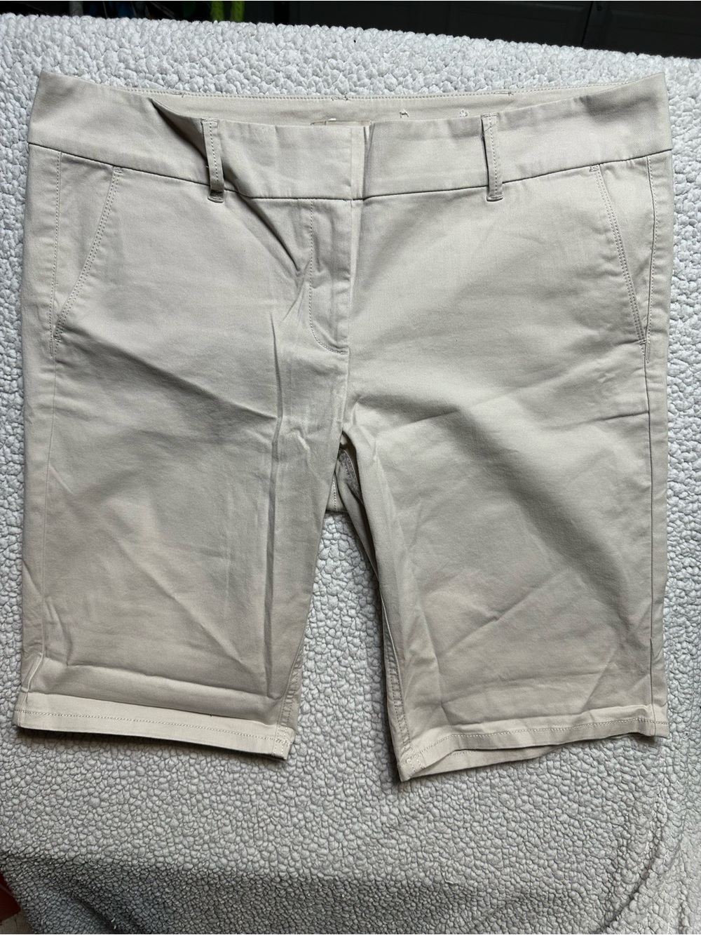 Beige Stretch Women's Bermuda Shorts H28